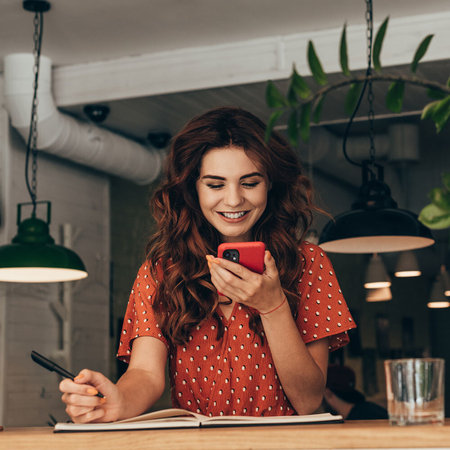 Fonex - G -MOOD tok iPhone 13 -hoz, piros