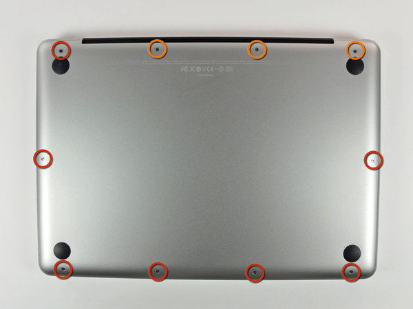 Alsó burkolat eltávolítása