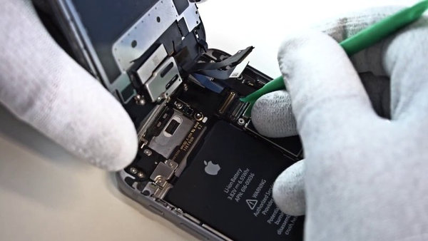 LCD vezeték lecsatolása