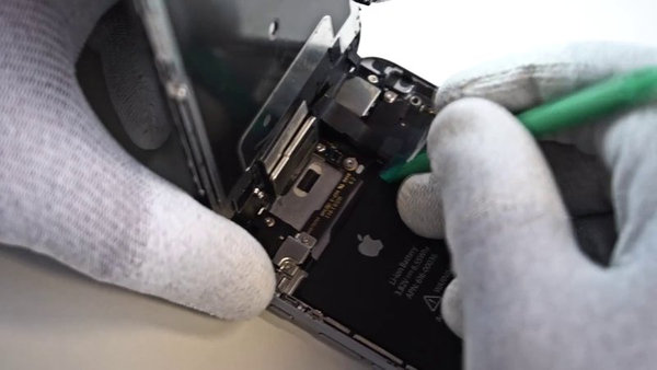 Előlapi kamera lecsatolása