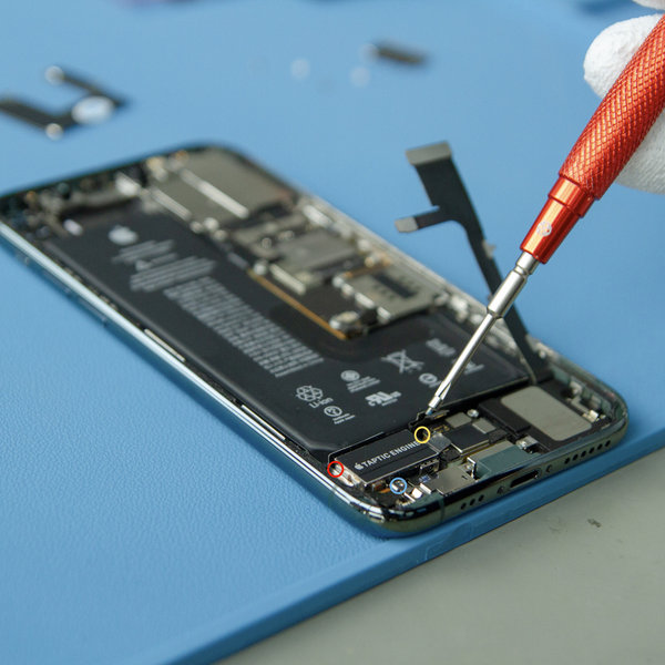 A Taptic Engine lecsatlakoztatása