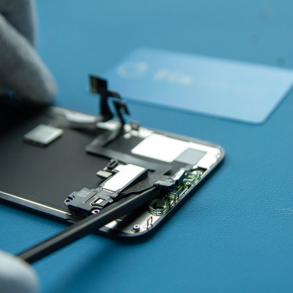 Válassza le a környezeti fényérzékelőt