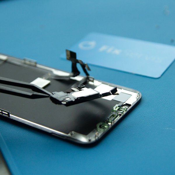 Távolítsa el a hangszóró / elülső érzékelő egységet