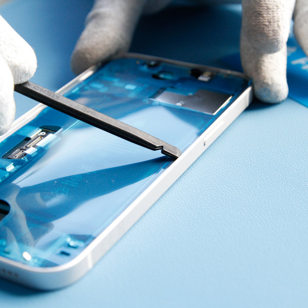 Új ragasztó ragasztása az iPhone szélei körül