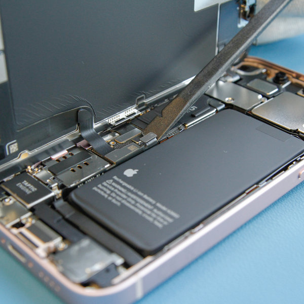 Az akkumulátor lekapcsolása