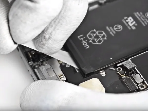 Akkumulátor eltávolítása