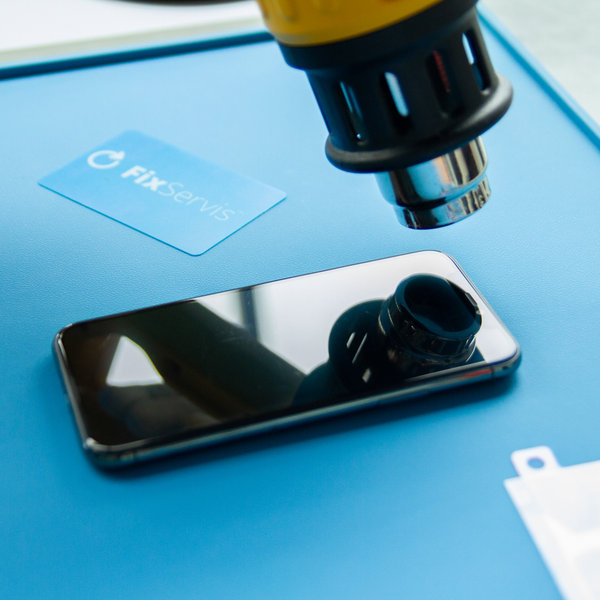 Ragassza le az összes repedést ragasztószalaggal